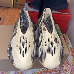 Yeezy Foam RNNR MX Cream Clay